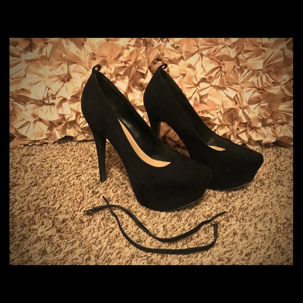 Black Pumps with Straps